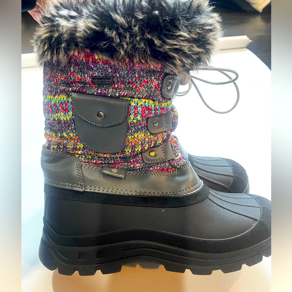 Dream Pairs fur lined snow boot Girls size 6 EUC